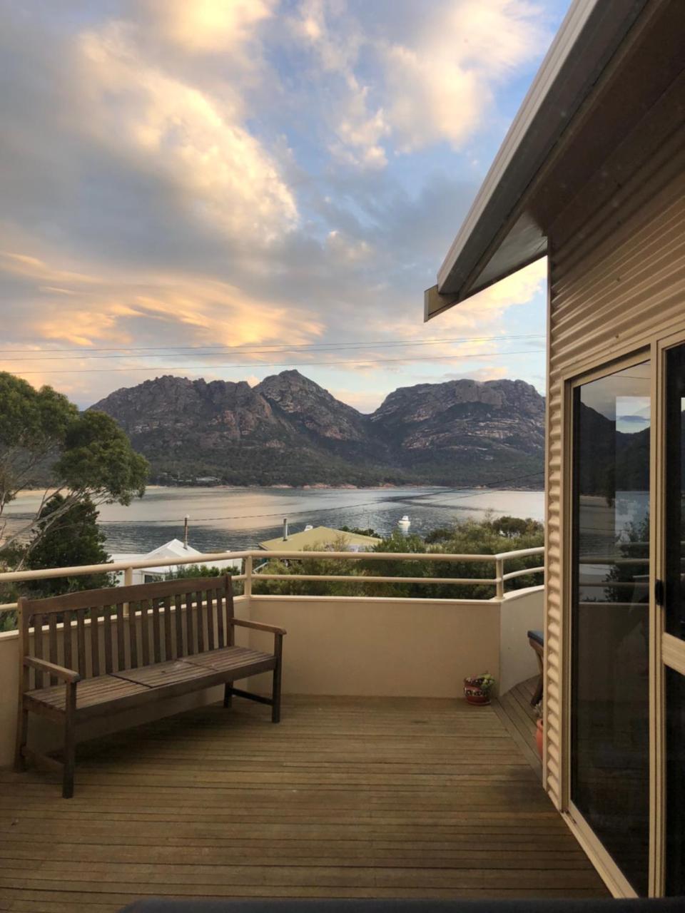 Freycinet Beach House Коулс Бей Екстериор снимка