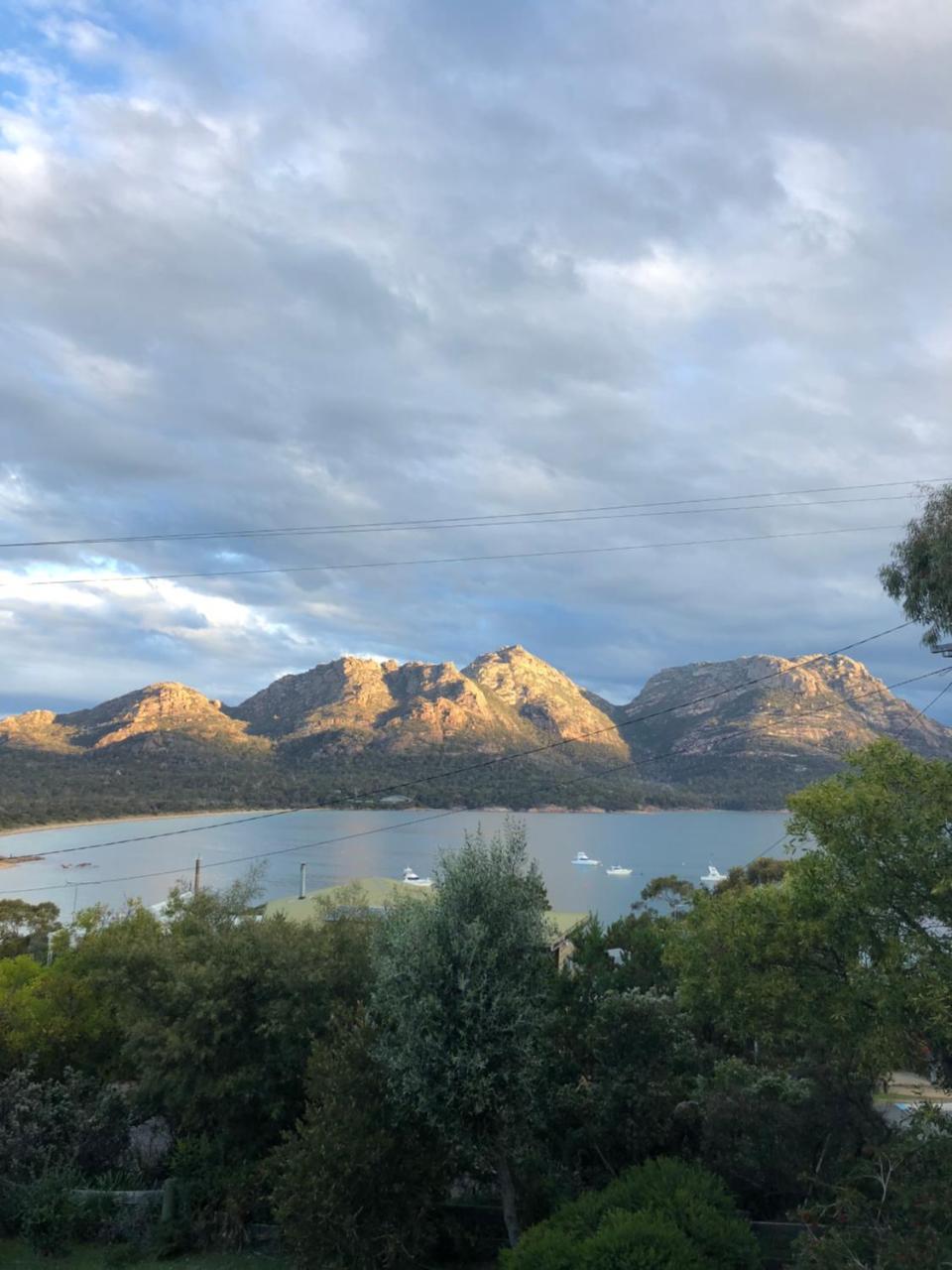 Freycinet Beach House Коулс Бей Екстериор снимка