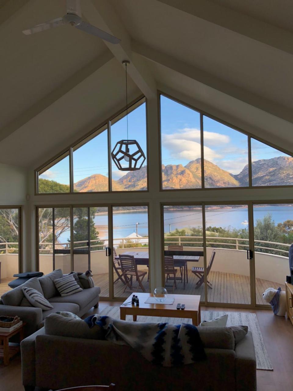 Freycinet Beach House Коулс Бей Екстериор снимка