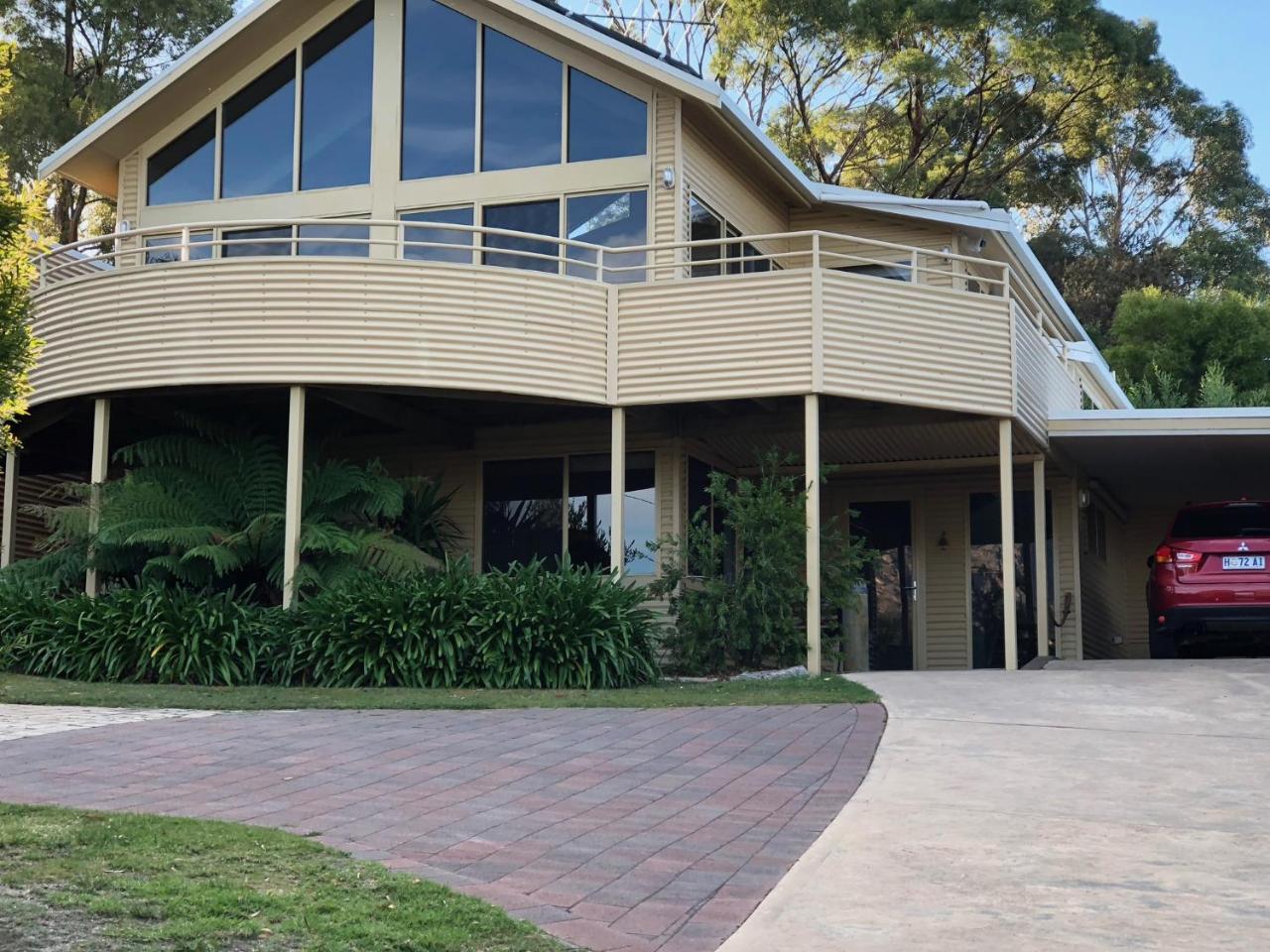 Freycinet Beach House Коулс Бей Екстериор снимка