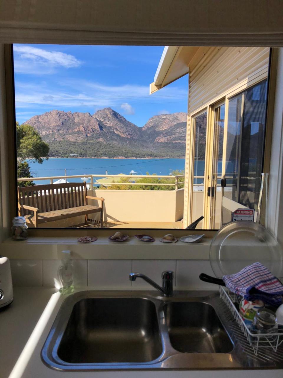 Freycinet Beach House Коулс Бей Екстериор снимка